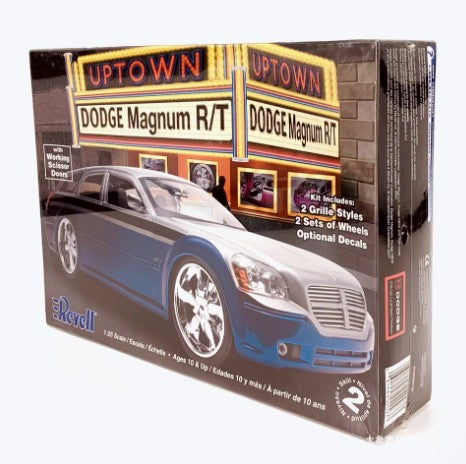 Collectable Revell Uptown Dodge Magnum R/T 1:25 Model Car Kit