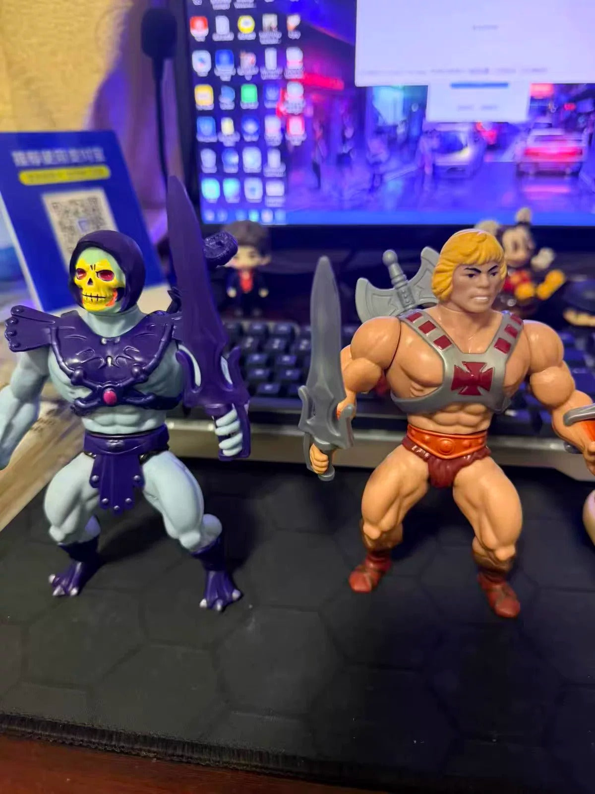 Masters of the Universe Origins Retro Punching 80th Anniversary He-Man Action Figure 14 cm