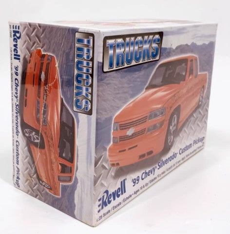 Collectable Revell TRUCKS '99 Chevy Silverado Custom Pickup 1:25 Model Car Kit