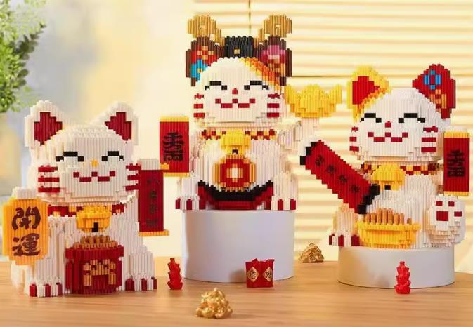 BUILDING BLOCKS BRICKS MANEKI NEKO FORTUNE LUCKY CAT BBLC008 16.2 X 11.2 X 15.4 CM 1172 PIECES