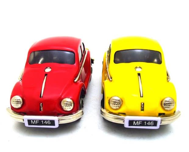 Collectable Vintage Classic Wind-up Metal Tin Toys Volkswagen Beetle MF146 Car 2 Colours