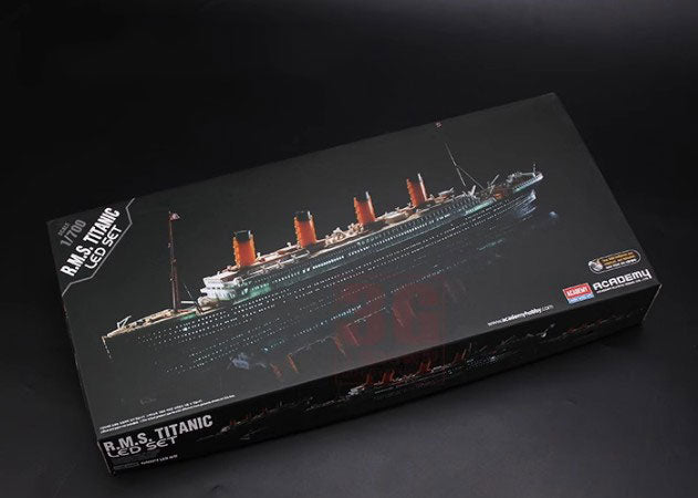 Collectable Academy R.M.S.TITANIC LED 1:700 Model Kits
