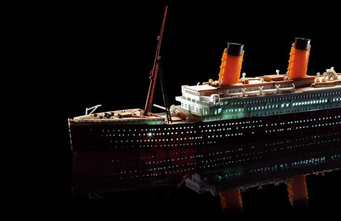 Collectable Academy R.M.S.TITANIC LED 1:700 Model Kits