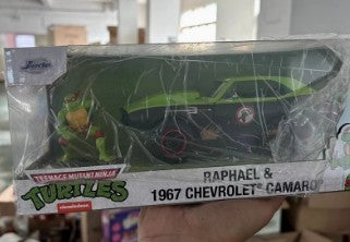 Collectables Diecast Jada  Teenage Mutant Ninja Turtles Raphael & 1967 CHEVROLET CAMARO 1:24
